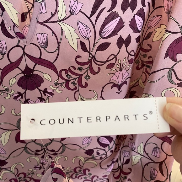 Purple flower 🌸 blouse 💜 - Picture 5 of 7